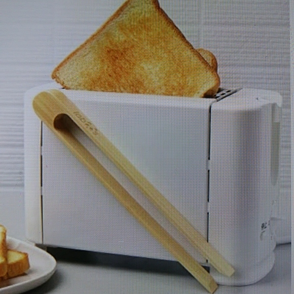 Magnetic bamboo toaster tongs - set of 2 - Picture 3 of 3